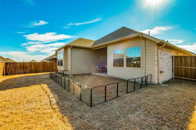 Building Photo - 3320 Oak Ln