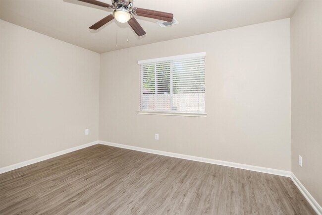 Building Photo - 13852 Running Bear Dr