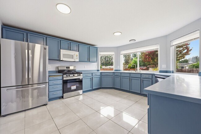 Building Photo - 6748 3rd Way SE