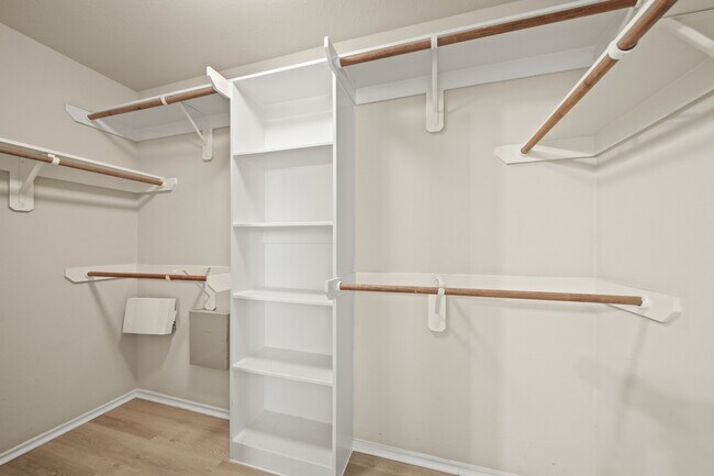 Building Photo - 2134 Vermillion Oak St