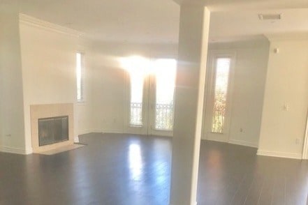 Building Photo - 129 S Elm Dr