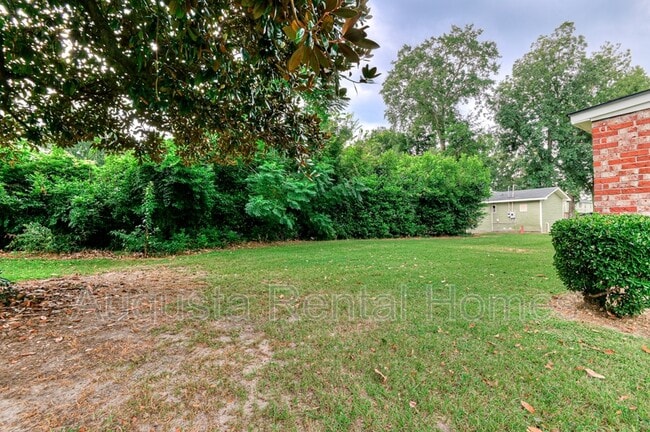Building Photo - 325B Verdery Dr