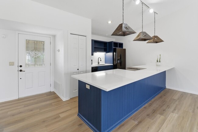 Building Photo - 100 Bay Point Dr