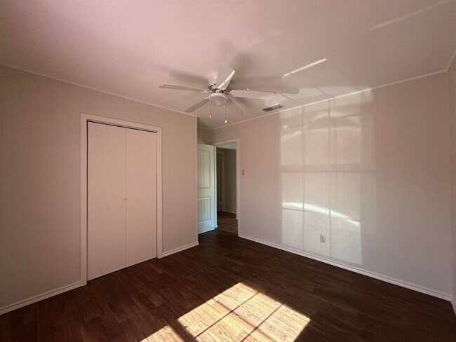 Building Photo - 3004 Musser St