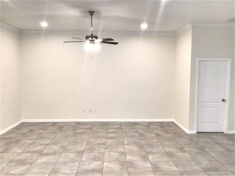 Building Photo - 12430 Jovana Rd