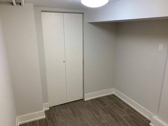 Building Photo - 3050 N Clifton Ave