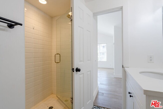 Building Photo - 5026 Medina Rd