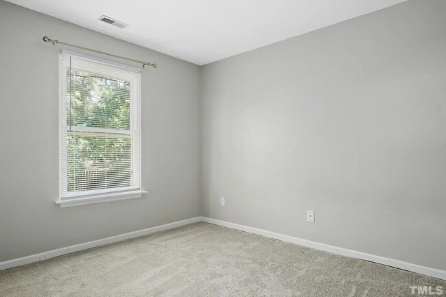 Building Photo - 105 Lone Tree Ct