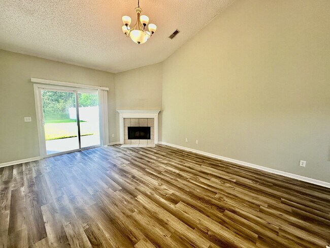 Building Photo - Fantastic Three Bedroom Updated Home in Bluffton!