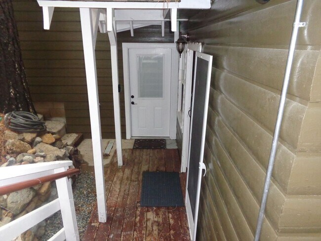 Building Photo - 4 BEDROOM ON KNOLL CIRCLE