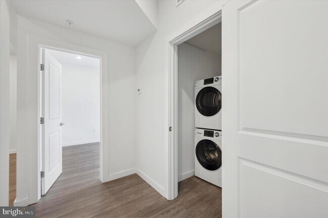 Building Photo - 1617 Ridge Ave