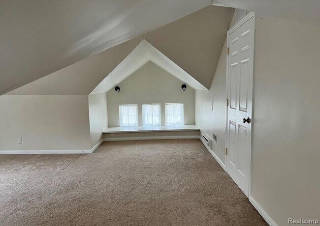 Building Photo - 1072 Ridgedale Ave