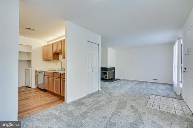 Building Photo - 60 O'Neill Ct