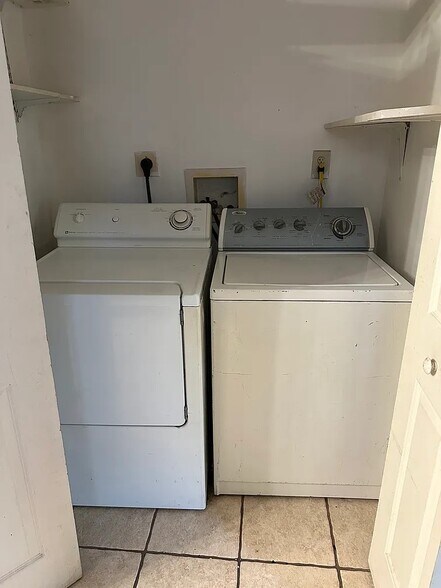 Laundry Room - 258 Bellevue Ave