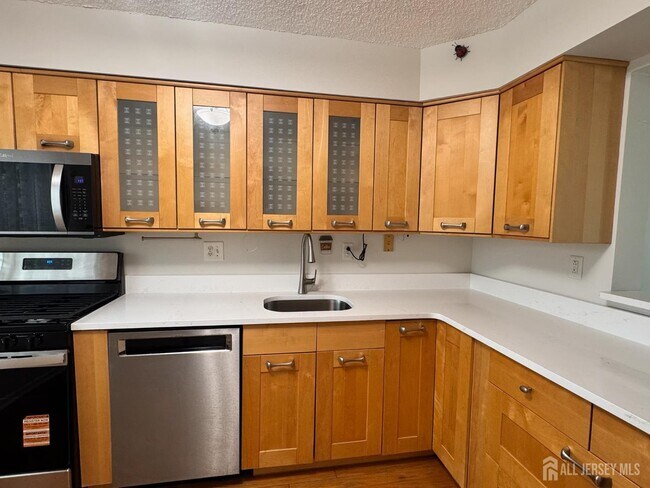 Building Photo - 60 Hampshire Dr