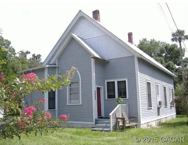 Building Photo - 25422 Pine St