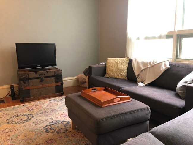 Building Photo - 130 College Ave NE