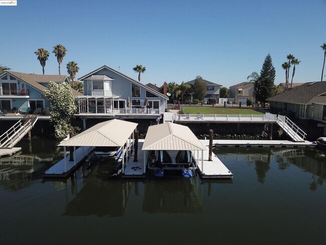 Building Photo - 5752 Drakes Dr