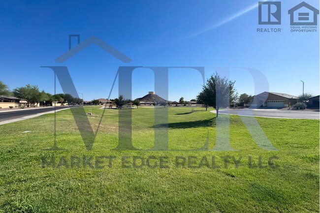 Building Photo - 3Bed/2Bath Home w/3 Car Gar in Casa Grande...