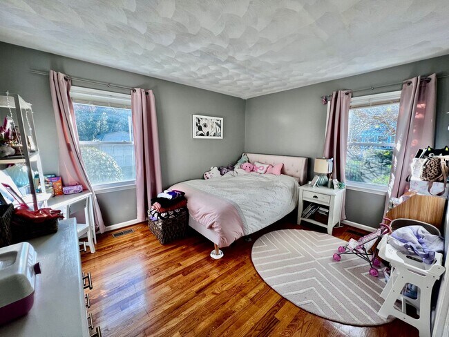 Building Photo - Beautiful All-Brick Ranch in the Heart of ...