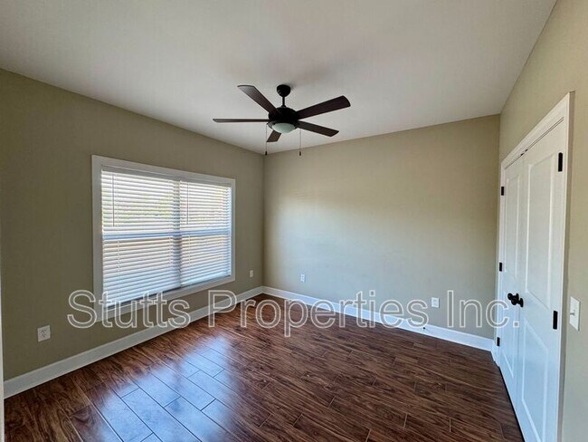 Building Photo - 145 Bruin Dr