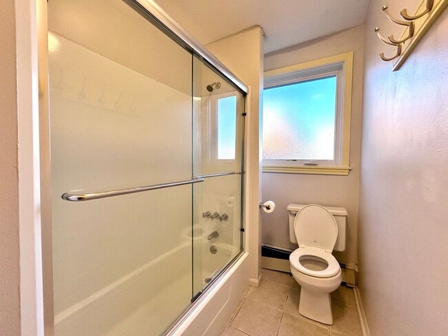 Building Photo - Cresent NE Apartments