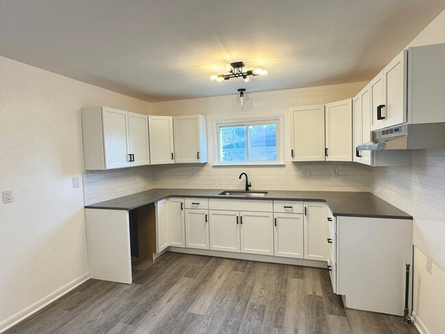 Building Photo - 6022 Clover Ln