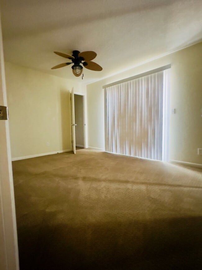 Building Photo - 2 Bed 2 Bath Duplex Long Term Rental!