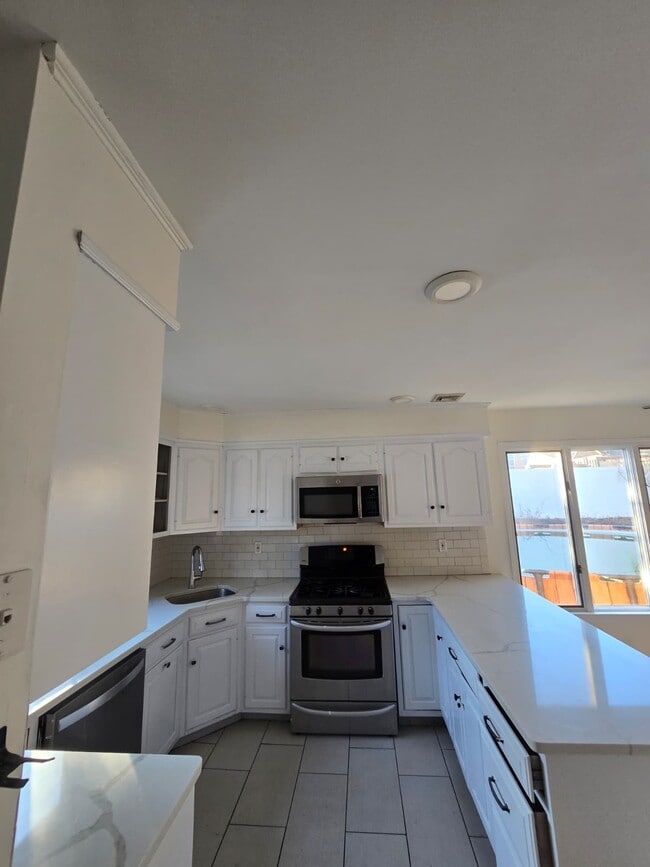 Building Photo - 382 Amherst Rd