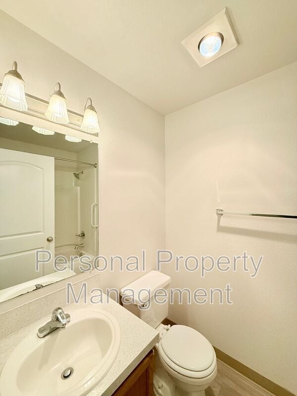 Building Photo - 3412 NE 66th Ave