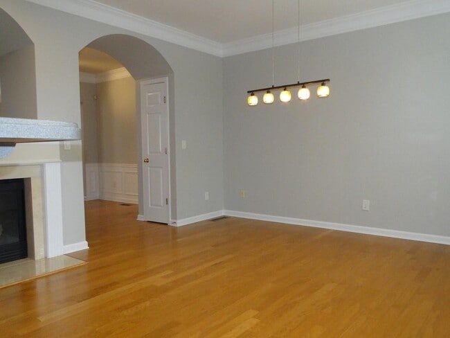 Building Photo - 1749 Highlands View Dr