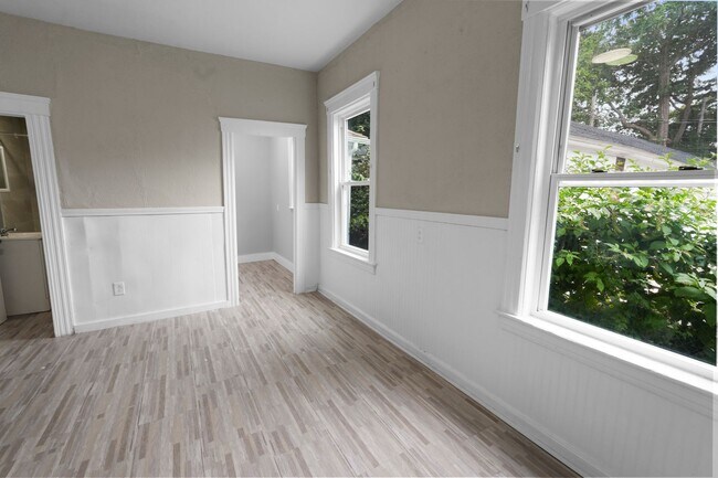 Building Photo - 15 1/2 Mendon Street