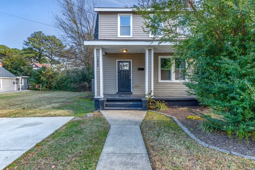 Building Photo - 1552 Fleetwood Ave