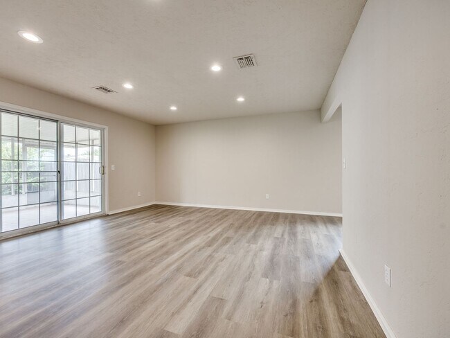 Building Photo - Newly Remodeled 3 Bed Home Near Lake Hefner | Screened Porch + 2 Living Areas