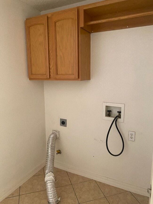 Building Photo - HOLIDAY SPECIAL  $1,695.00 First two month...