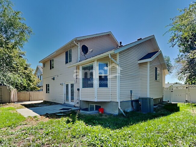 Building Photo - 1872 W Sir Charles Dr