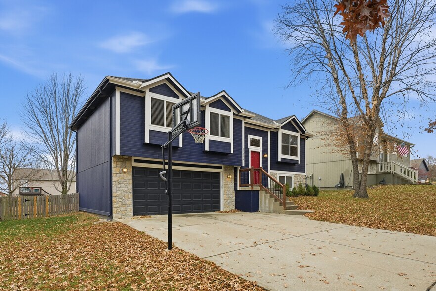 Building Photo - 11516 N Windsor Ave