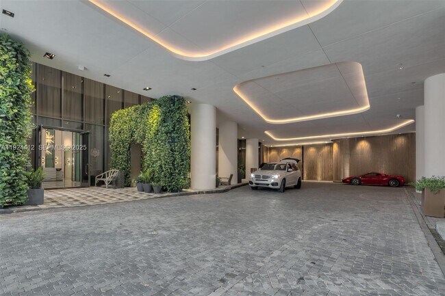 Building Photo - 801 S Miami Ave