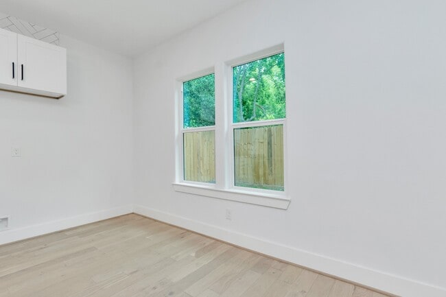 Building Photo - 2813 Drew St