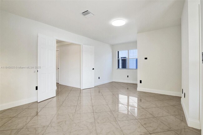 Building Photo - 5421 Hawkes Bluff Ave