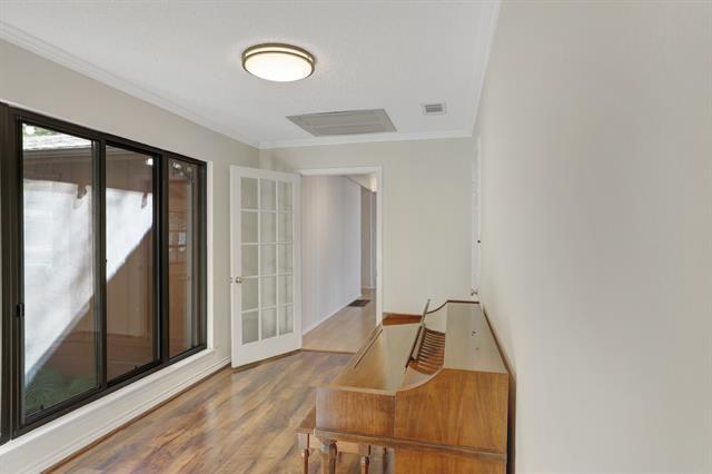 Building Photo - 11090 Lakeside Dr