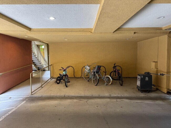 Building Photo - 2988 Grassina St