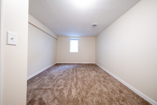 Building Photo - 14200 Elgin Ct