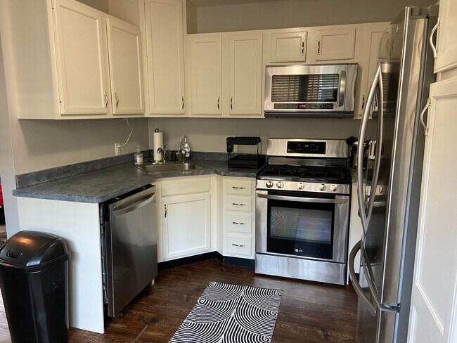 Kitchen - 406 Giuffrias Ave
