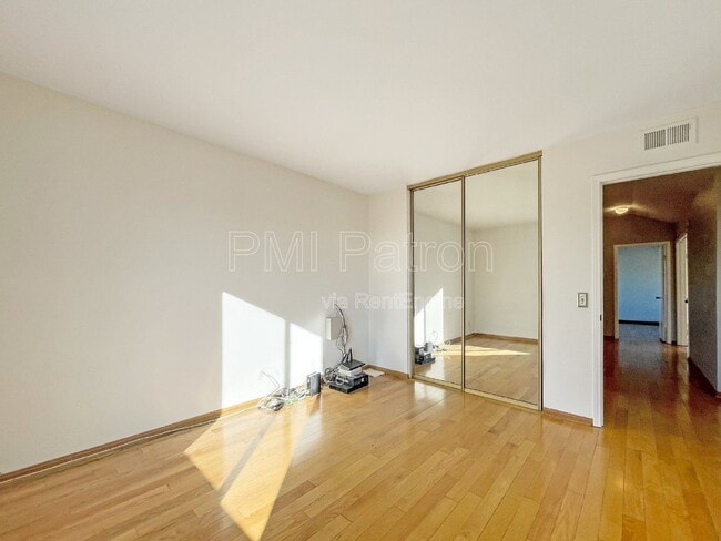 Building Photo - 9564 Peartree Ln