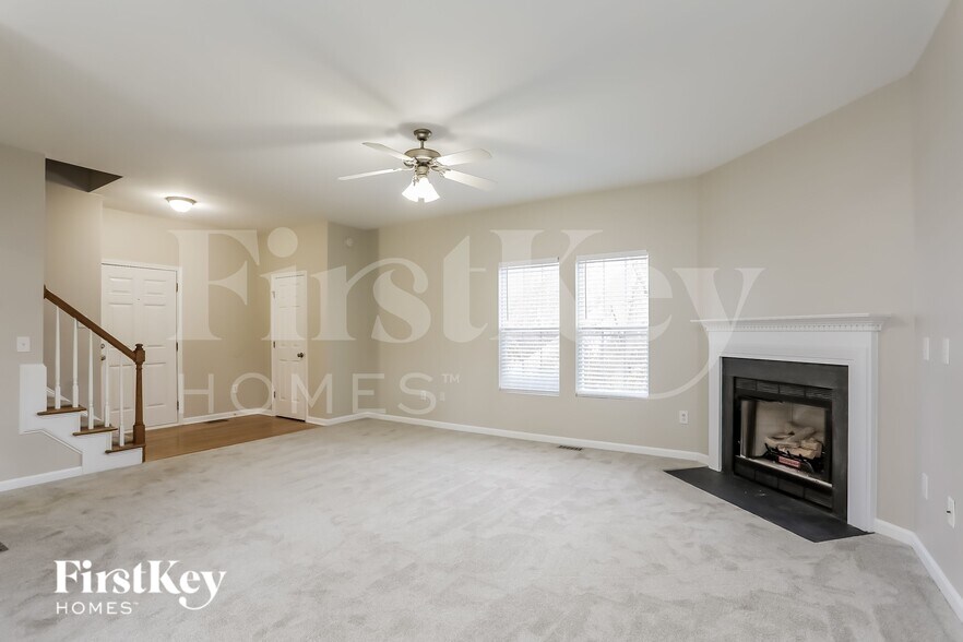 Building Photo - 708 Marjam Ln