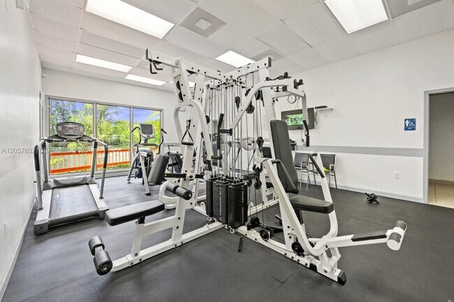Building Photo - 1300 NE Miami Gardens Dr