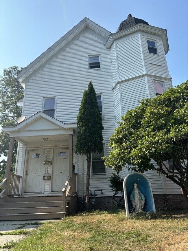 Building Photo - 157 Highland St