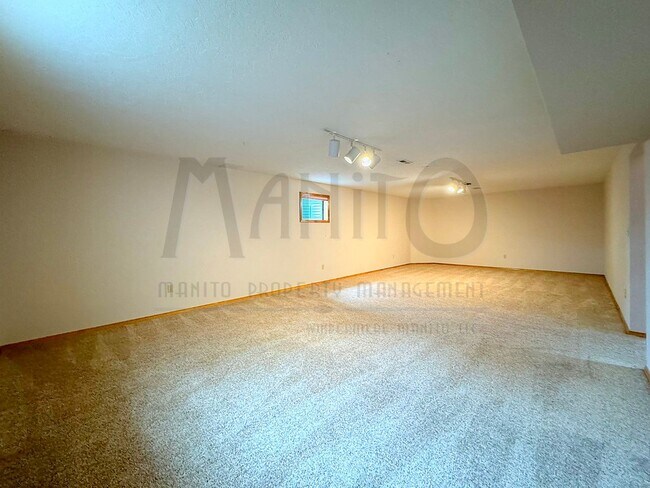 Building Photo - **COMING SOON** Sprawling Glenngrae Gated Community