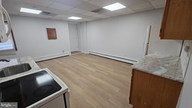 Building Photo - 117 S Warren St